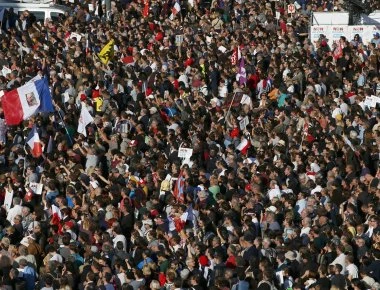 Χιλιάδες συνταξιούχοι σε διαμαρτυρίες στους δρόμους της Γαλλίας για τις περικοπές στις συντάξεις